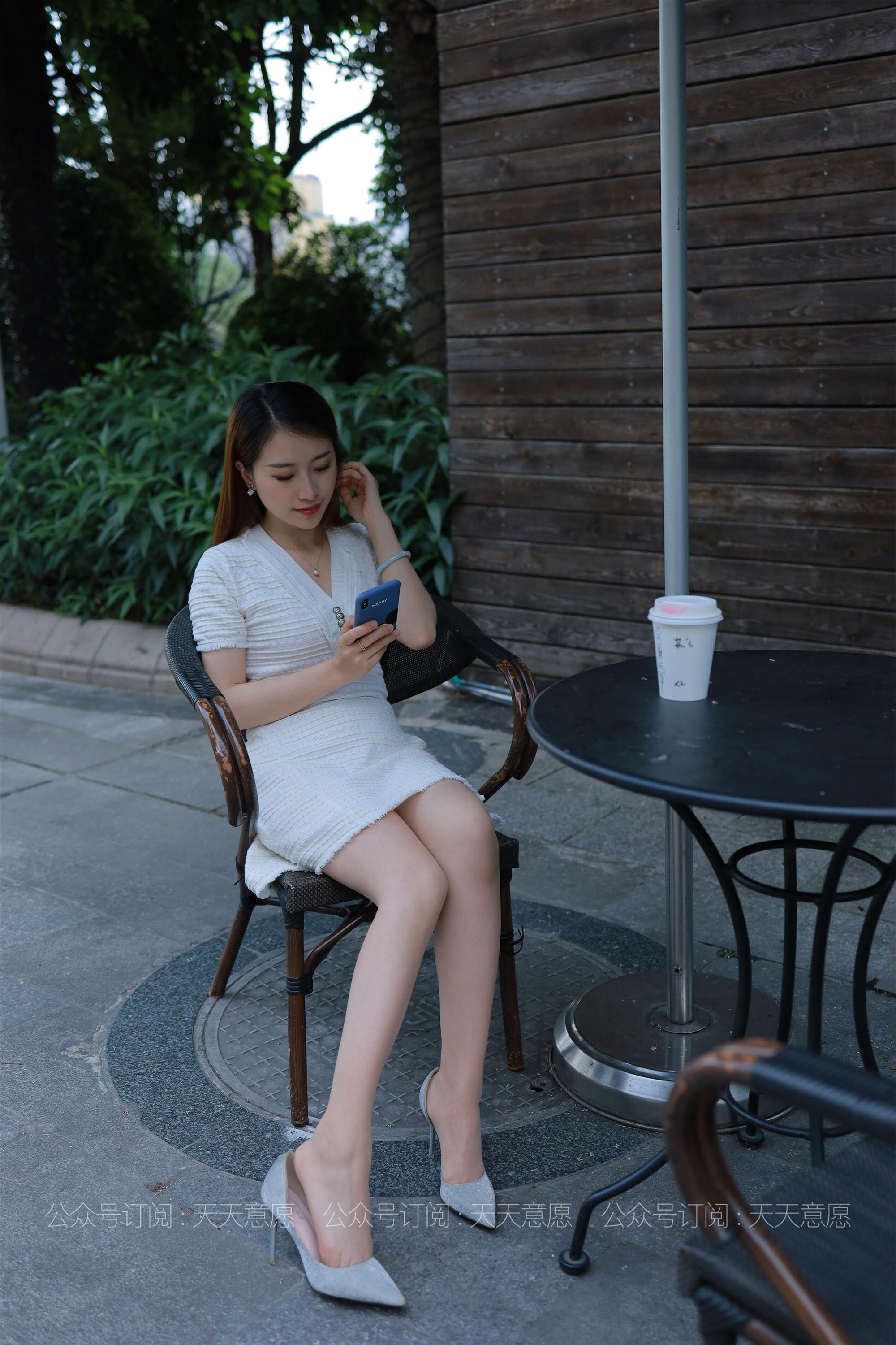 IESS异思趣向 - 模特：小婕《肉丝白裙俏佳人》